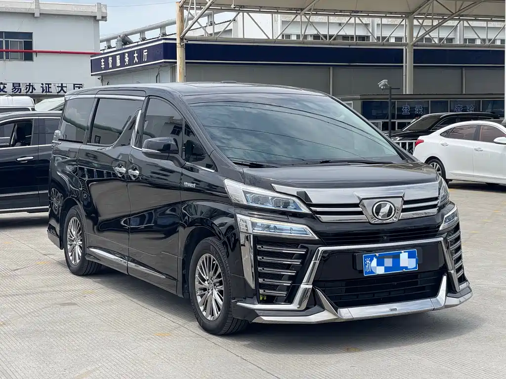 Vellfire Dual Engine 2.5 L HV Luxury