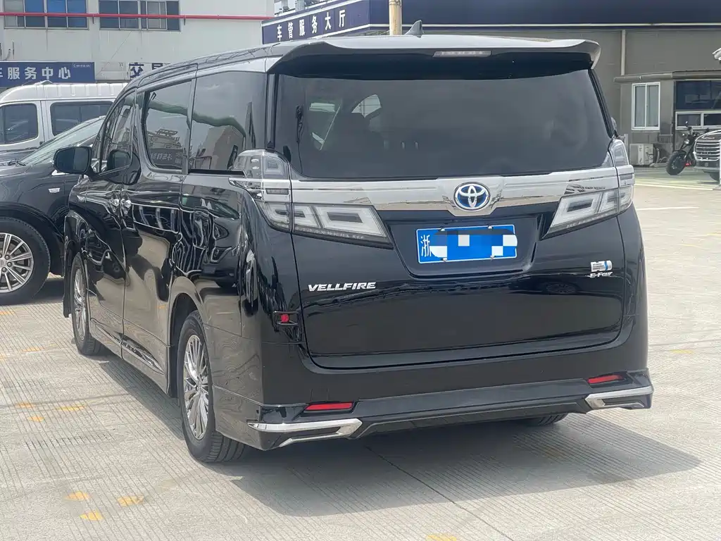 Vellfire Dual Engine 2.5 L HV Luxury