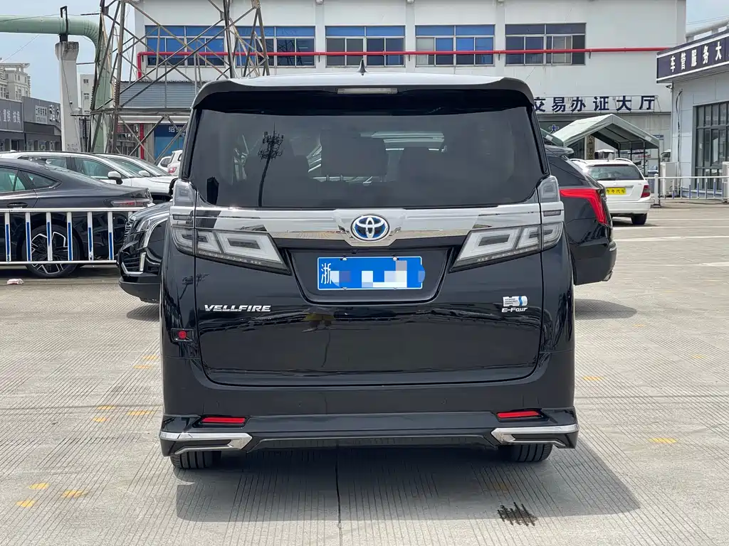 Vellfire Dual Engine 2.5 L HV Luxury