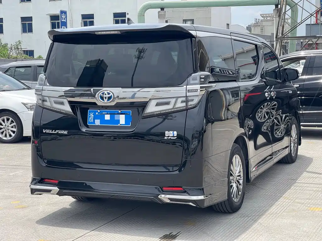 Vellfire Dual Engine 2.5 L HV Luxury