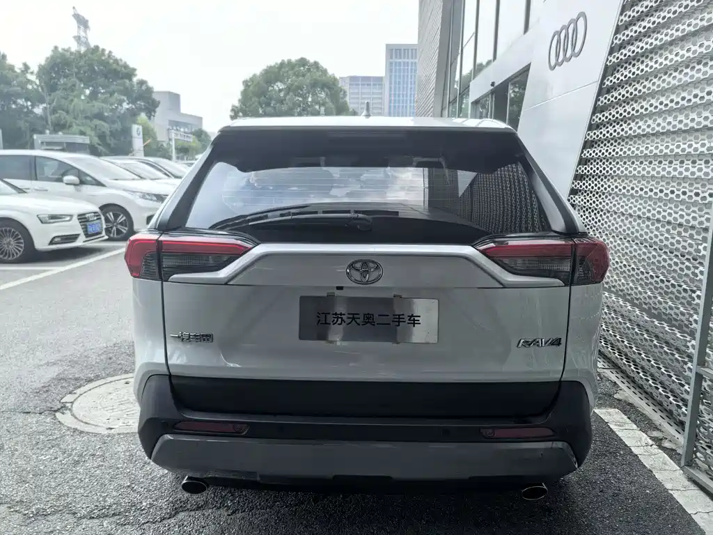 RAV4 2.0 L CVT 2 WD Style PLUS