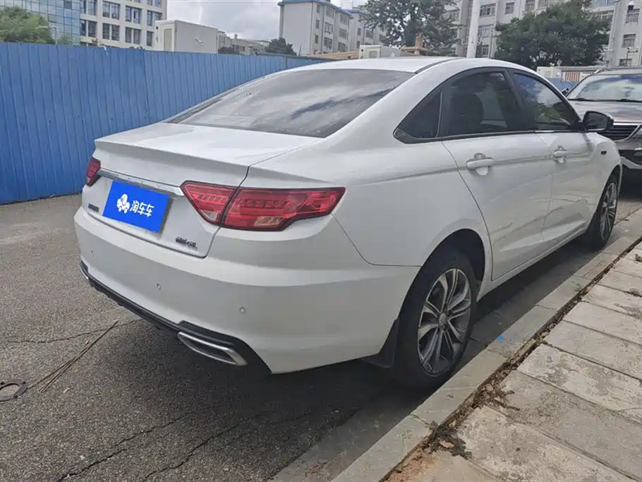 Emgrand GL 1.4 T DCT Distinguished Connected
