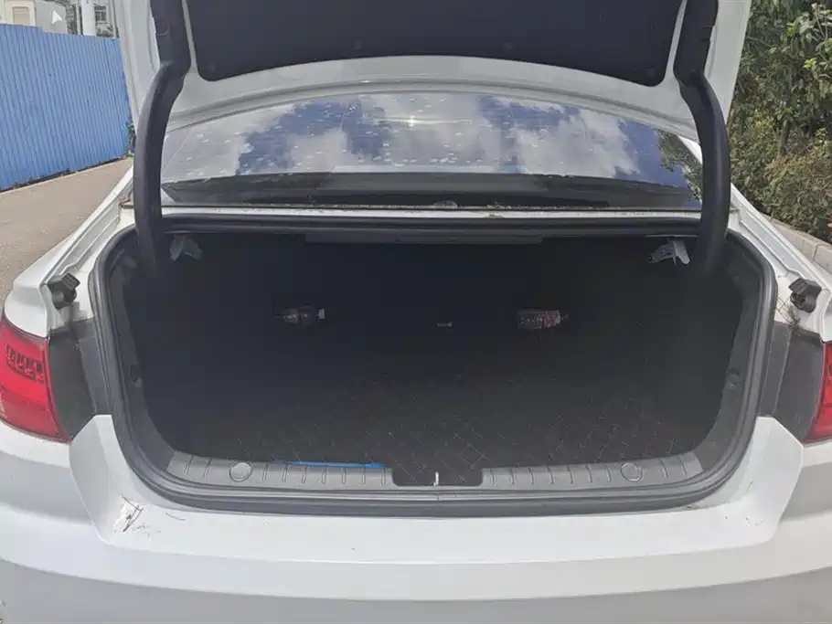 Emgrand GL 1.4 T DCT Distinguished Connected