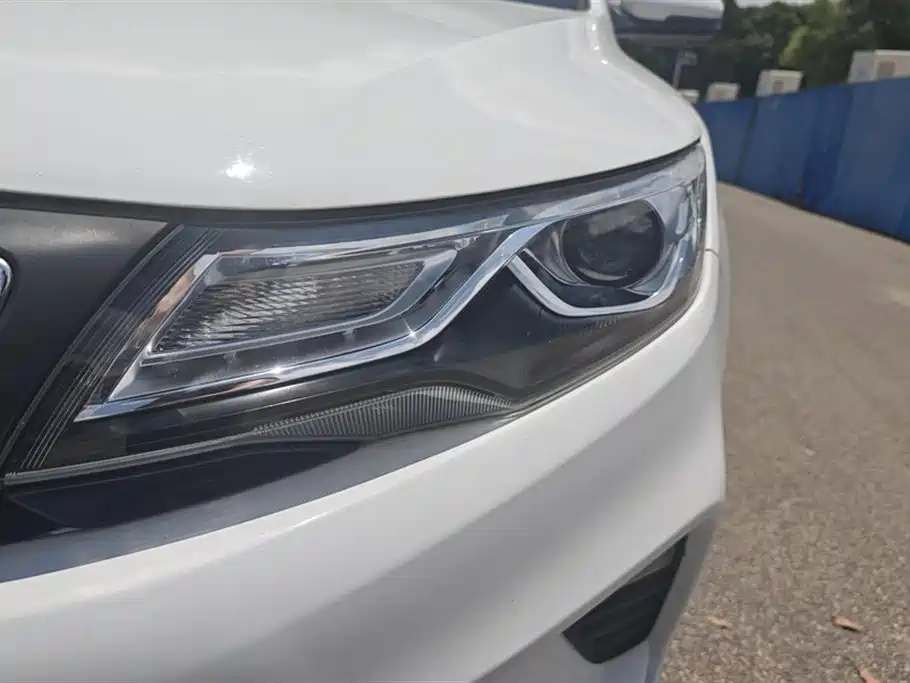 Emgrand GL 1.4 T DCT Distinguished Connected