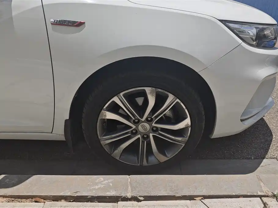 Emgrand GL 1.4 T DCT Distinguished Connected