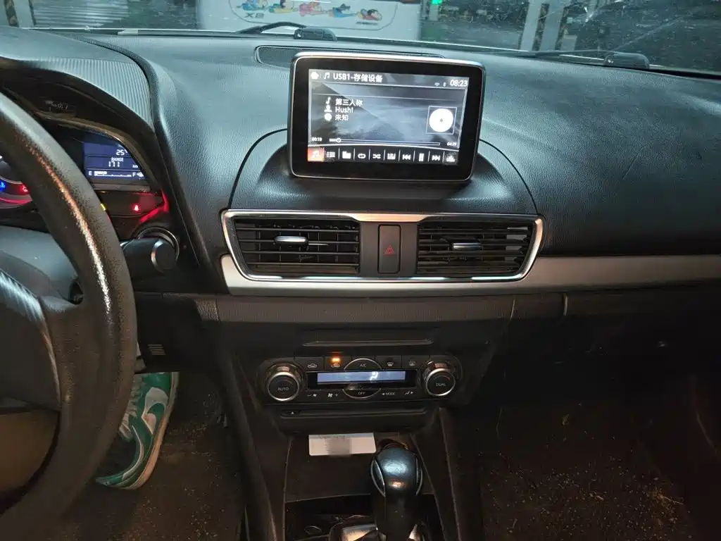 Mazda 3 Axela Sedan 1.5 L Auto Luxury