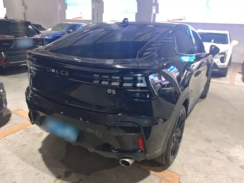 Lynk & Co 05 2.0 TD 2 WD Shine Halo