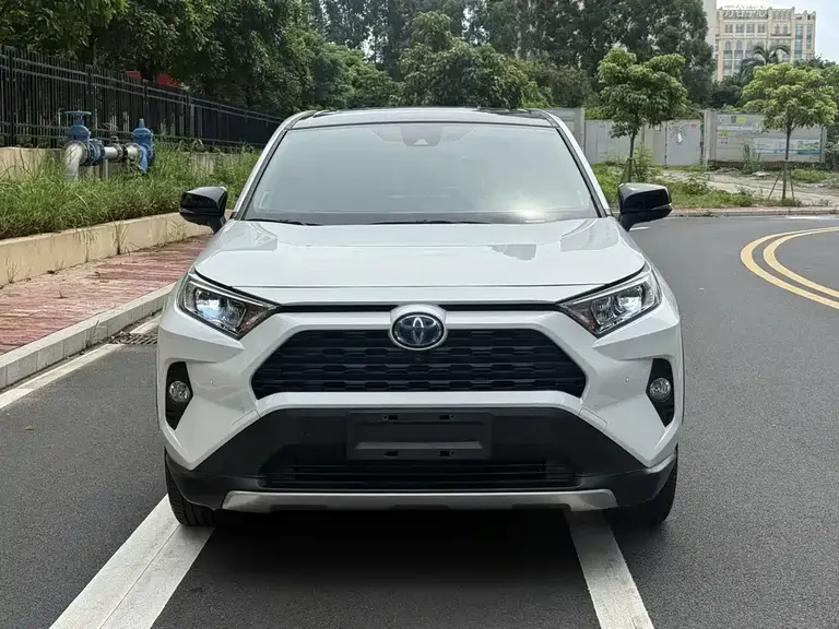 Toyota RAV4 Dual Engine 2.5 L E-CVT 4 WD Elite Plus