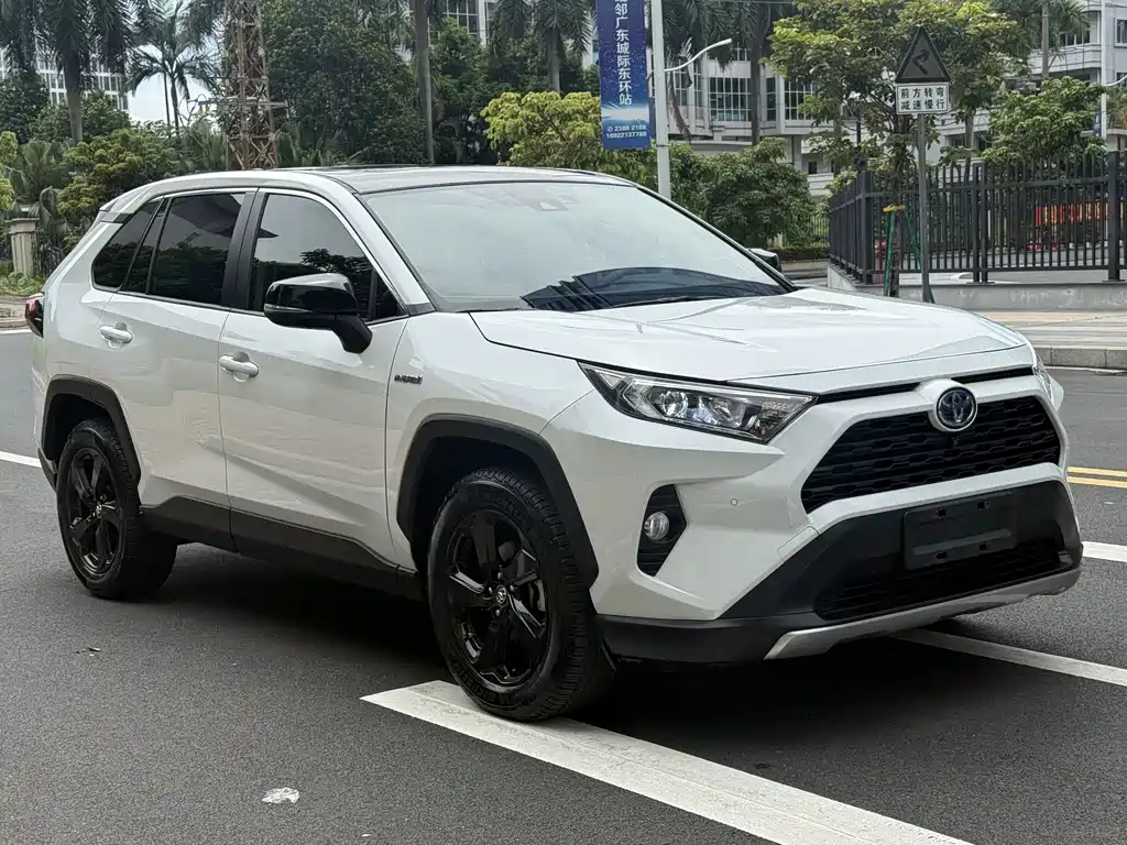 RAV4 Dual Engine 2.5 L E-CVT 4 WD Elite Plus