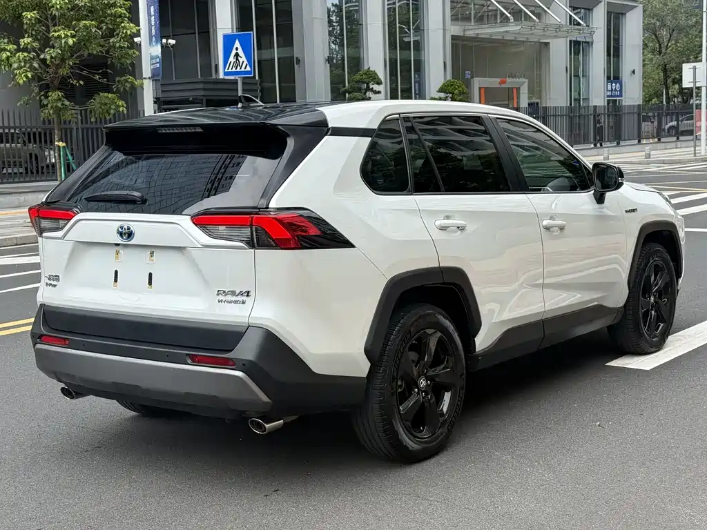 RAV4 Dual Engine 2.5 L E-CVT 4 WD Elite Plus