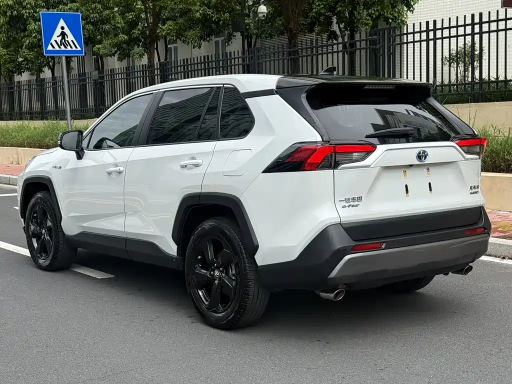 RAV4 Dual Engine 2.5 L E-CVT 4 WD Elite Plus