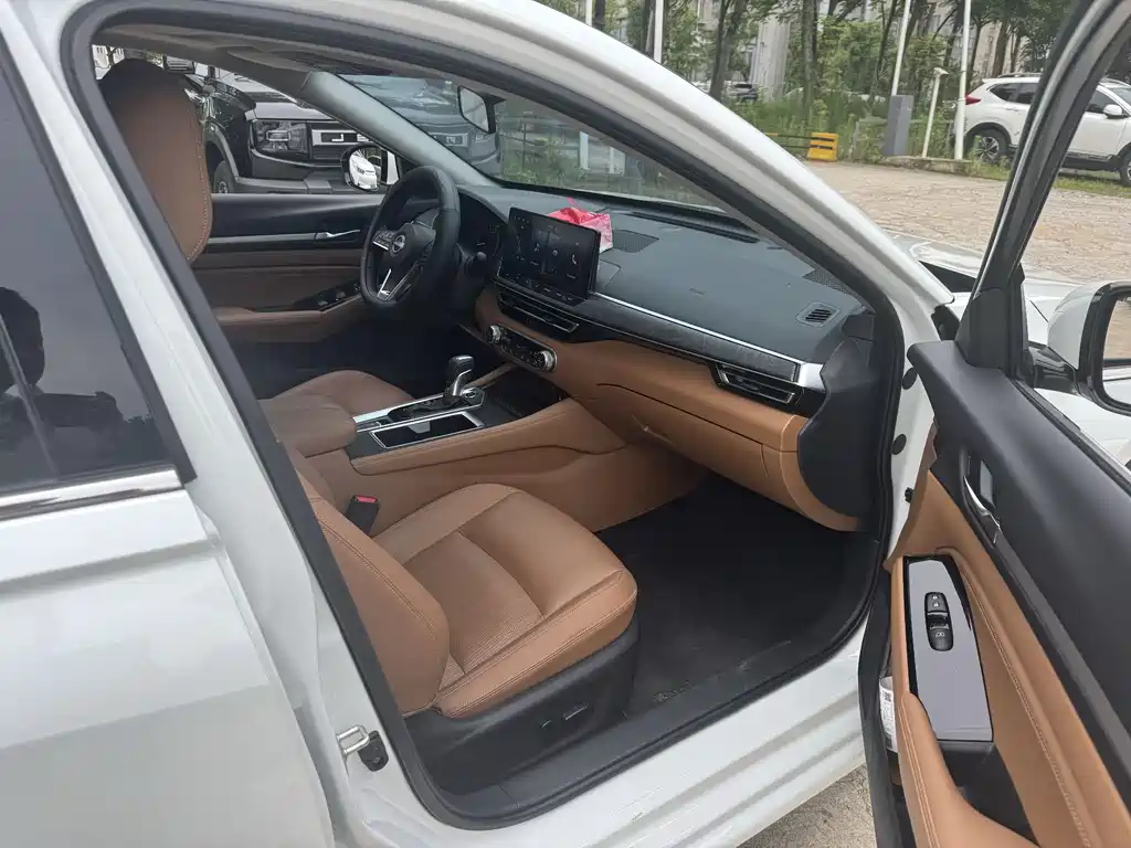 Teana 2.0 L XL-TLS Joy