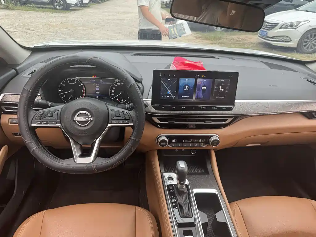 Teana 2.0 L XL-TLS Joy
