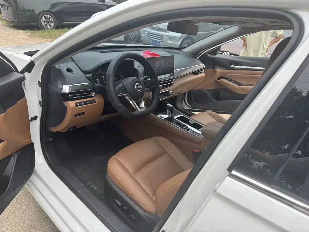 Teana 2.0 L XL-TLS Joy