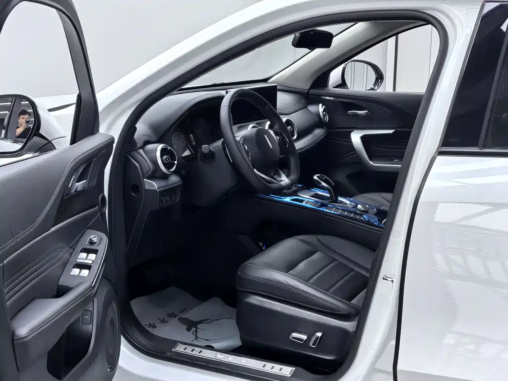 WEY VV5 1.5 T 2 WD Smart Pioneer