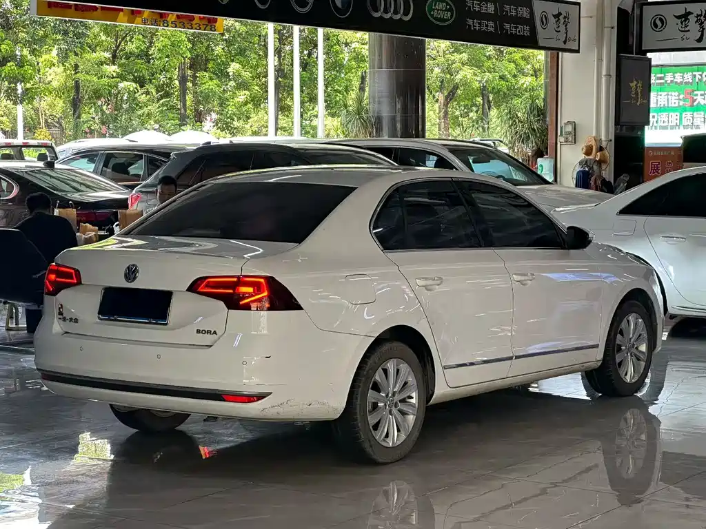 Bora 1.5 L Auto Comfort