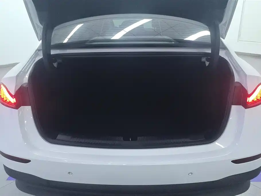 Roewe D7 DMH 125 km Outstanding