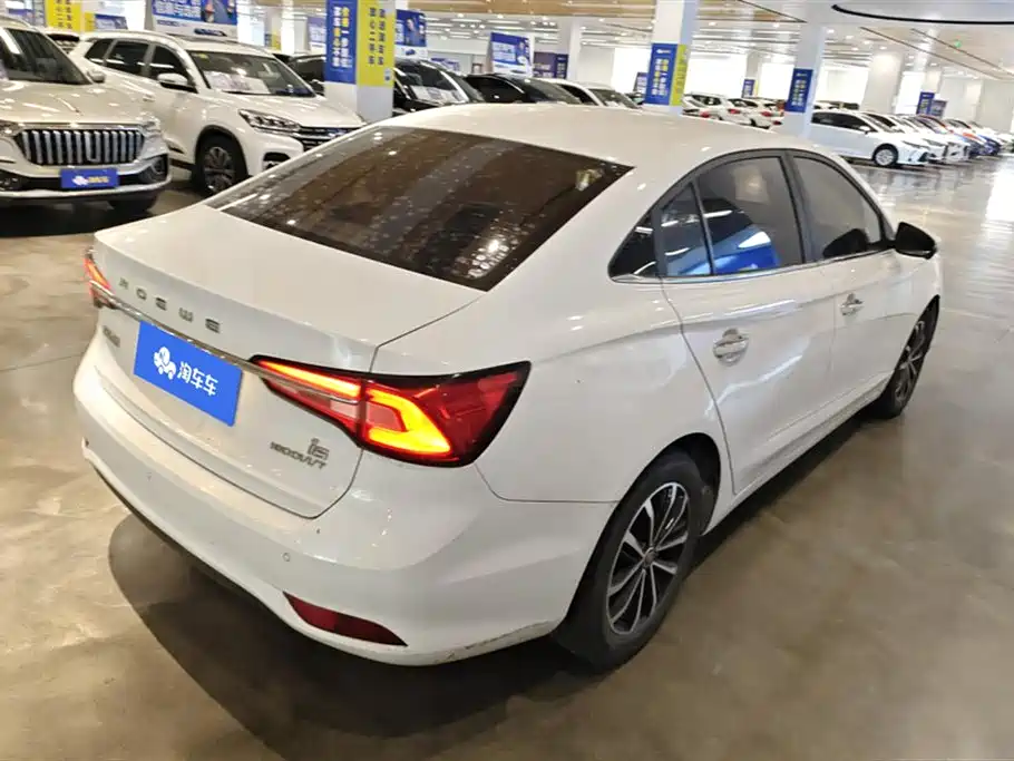 Roewe i5 1.5 L Auto 4 G Connected Leading Luxury Flagship