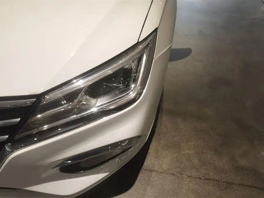 Roewe i5 1.5 L Auto 4 G Connected Leading Luxury Flagship