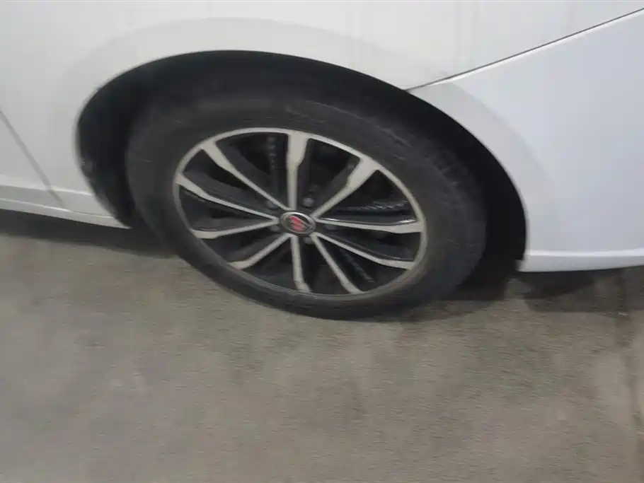 Roewe i5 1.5 L Auto 4 G Connected Leading Luxury Flagship