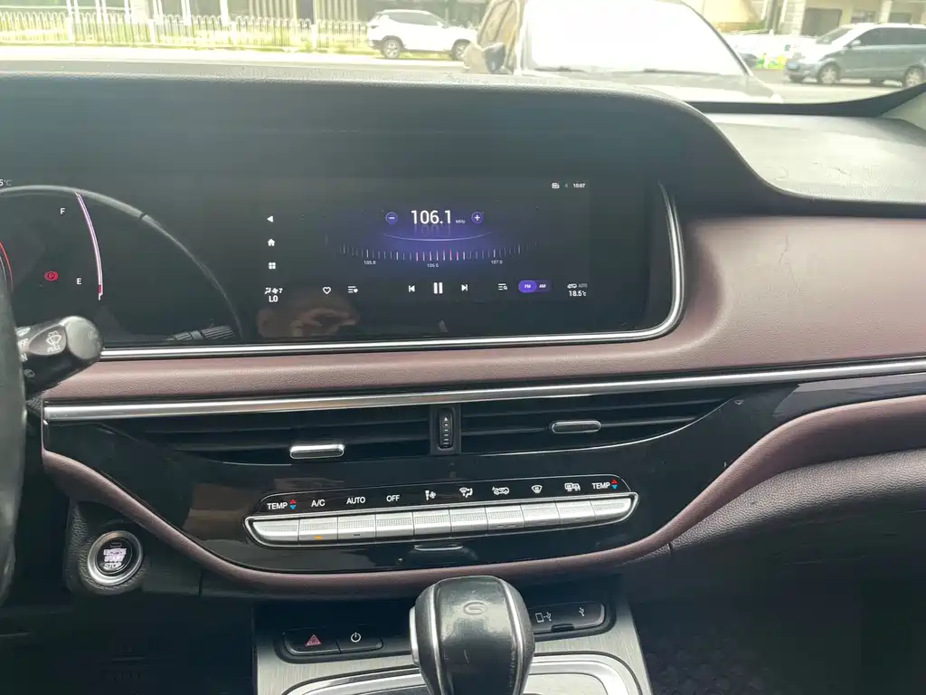 GAC Trumpchi M6 270 T DCT Luxury (7-seat)