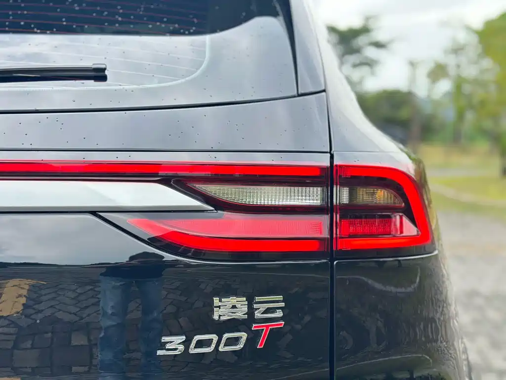 Exeed Lingyun 300 T 2 WD Stellar