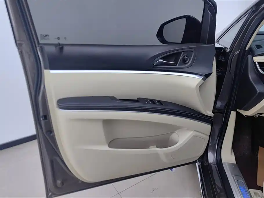 Buick GL8 Facelift Land Official Cabin Luxury
