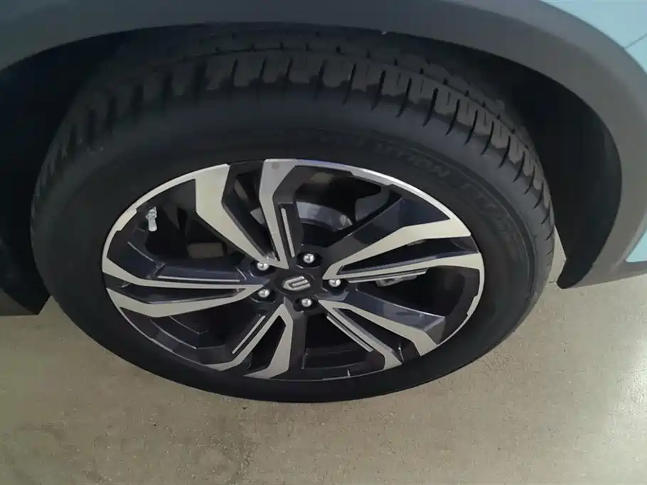 Skyworth HT-i 1.5 L PHEV 205 KM Smart Vision Plus