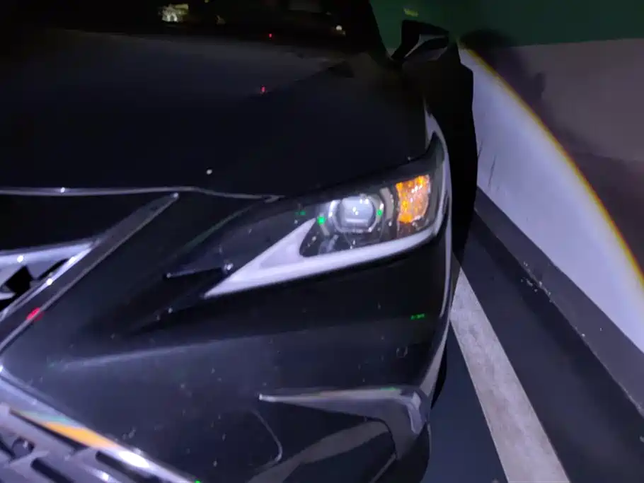 Lexus ES 200 Outstanding