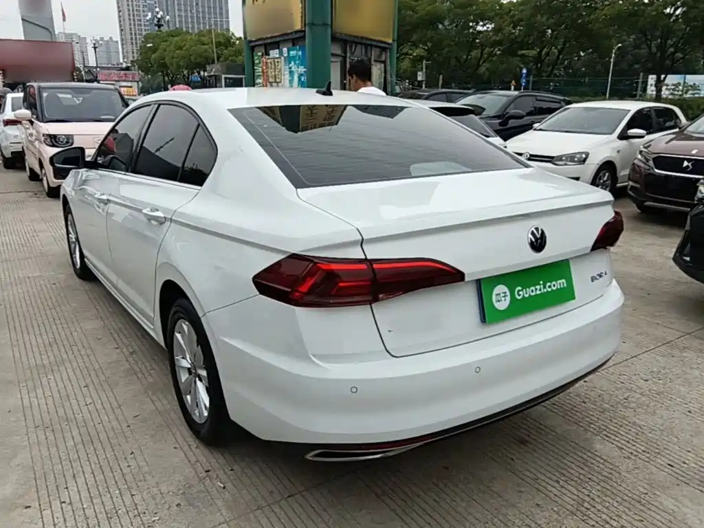 Bora 1.5 L Auto Comfort Connected
