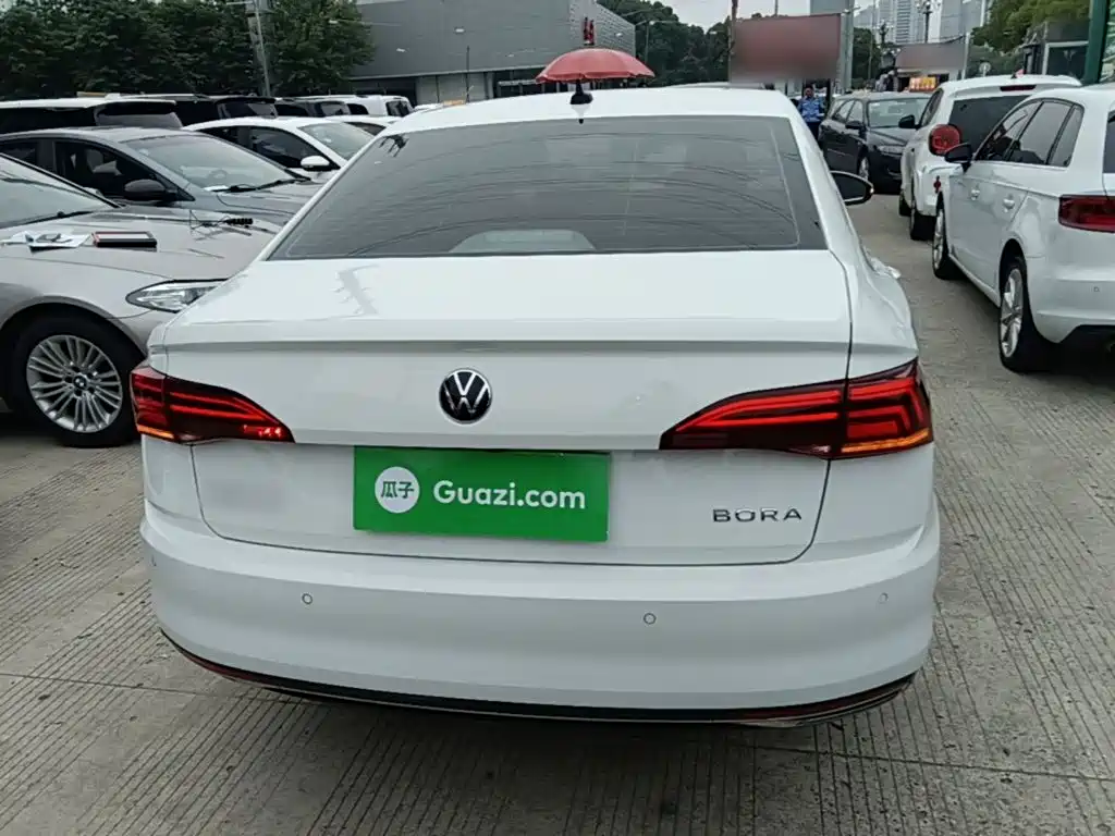 Bora 1.5 L Auto Comfort Connected