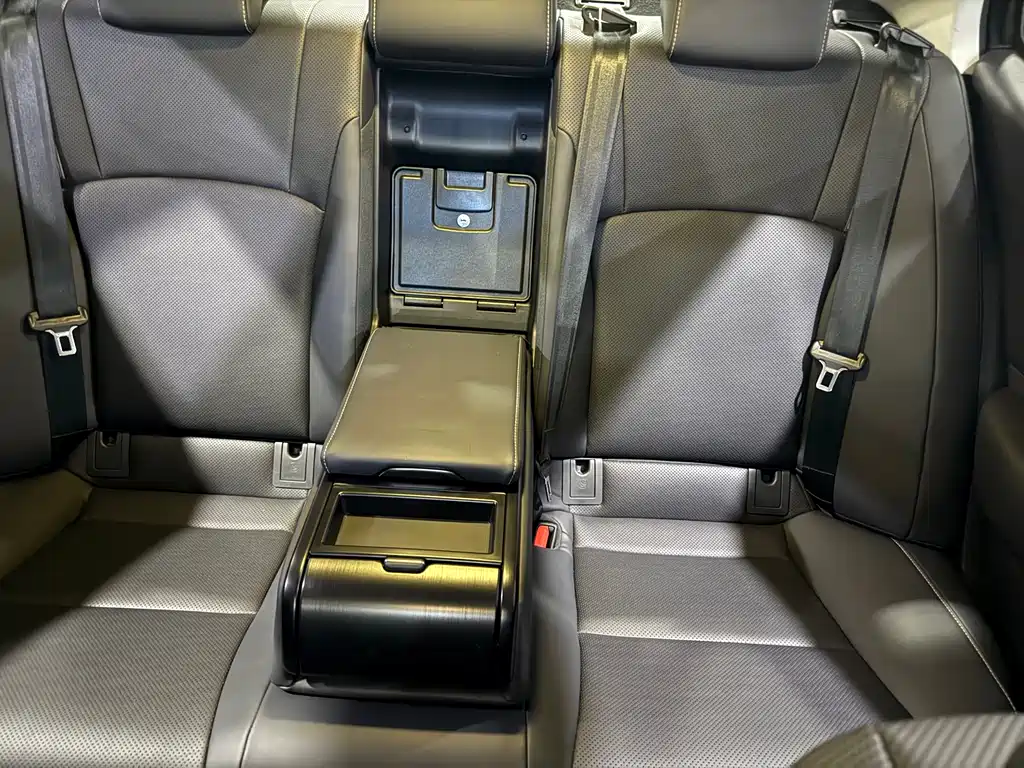 Lexus ES 200 Outstanding