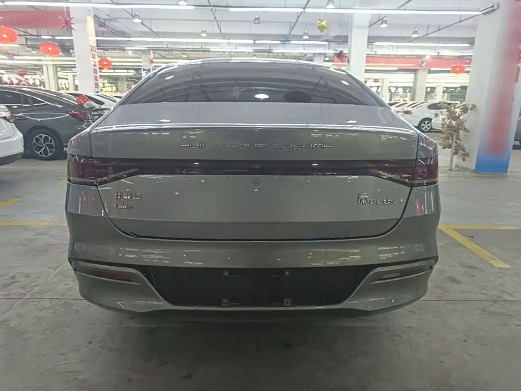 Qin PLUS DM-i 120 KM Distinguished