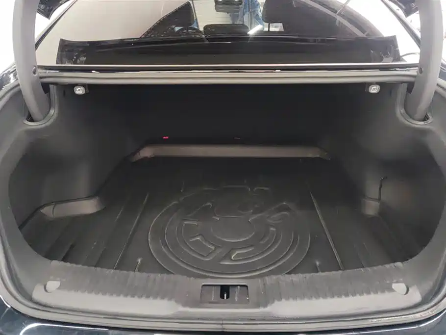 Hongqi H5 1.5 T DCT Connected Flagship Charm