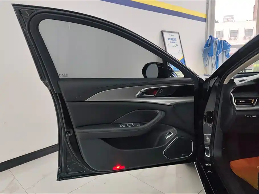 Hongqi H5 1.5 T DCT Connected Flagship Charm
