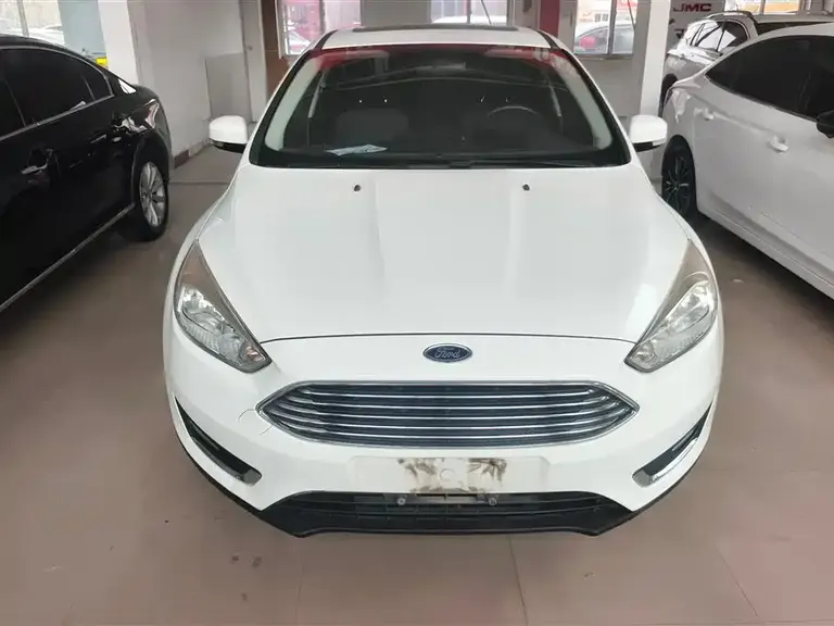 Ford Focus Sedan 1.6 L Auto Style Smart Travel