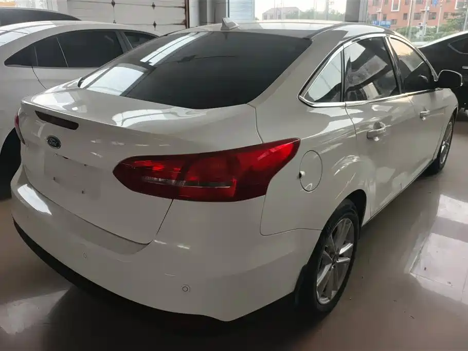 Focus Sedan 1.6 L Auto Style Smart Travel