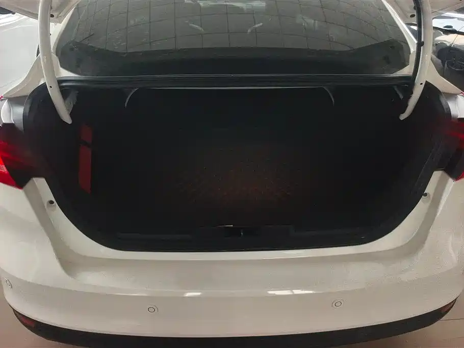 Focus Sedan 1.6 L Auto Style Smart Travel