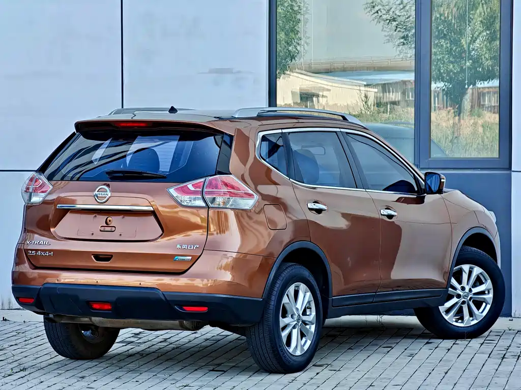 X-Trail 2.5 L CVT Luxury 4 WD