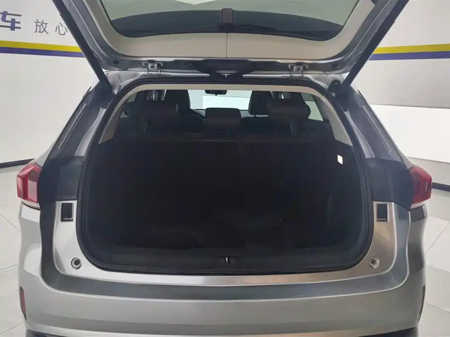 WEY VV6 2.0 T 2 WD Smart Guard +
