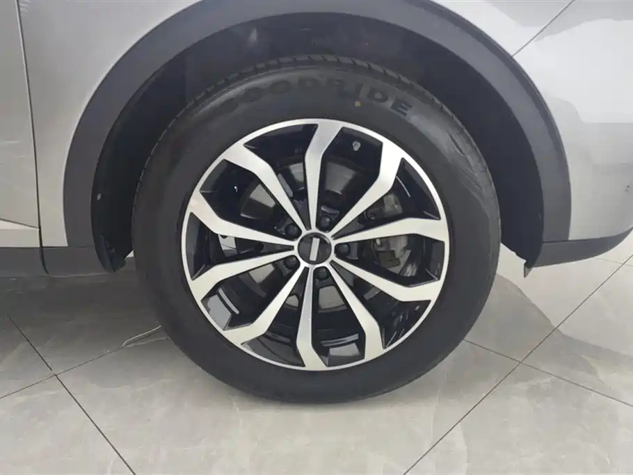 WEY VV6 2.0 T 2 WD Smart Guard +