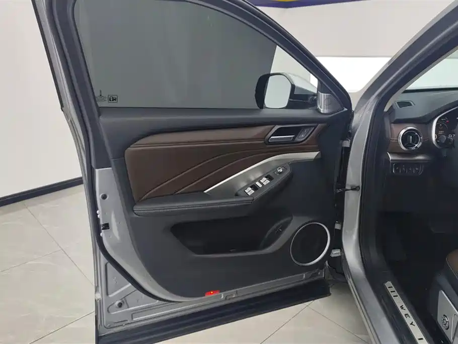 WEY VV6 2.0 T 2 WD Smart Guard +