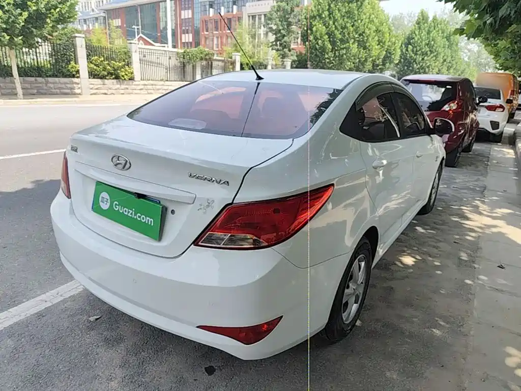 Accent 1.4 L Auto Intelligent GLS