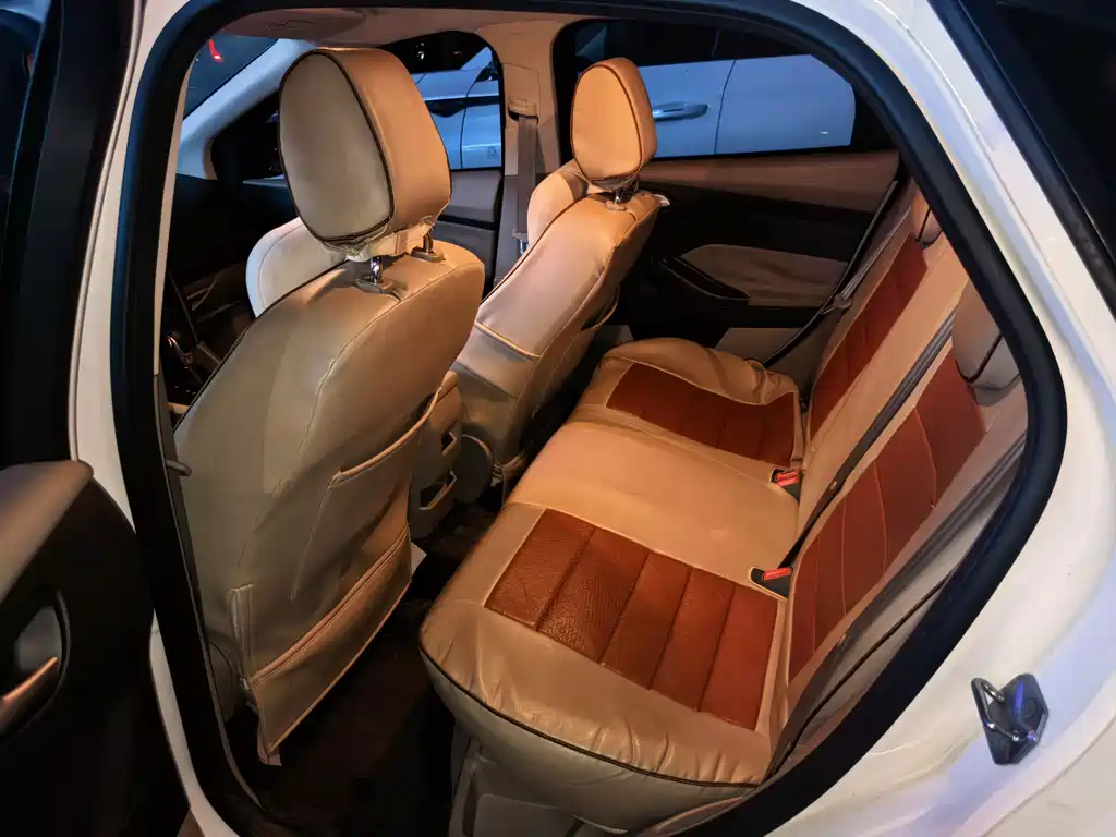 Focus Sedan 1.6 L Auto Comfort Smart Travel