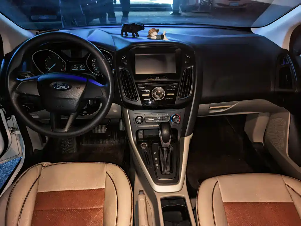 Focus Sedan 1.6 L Auto Comfort Smart Travel