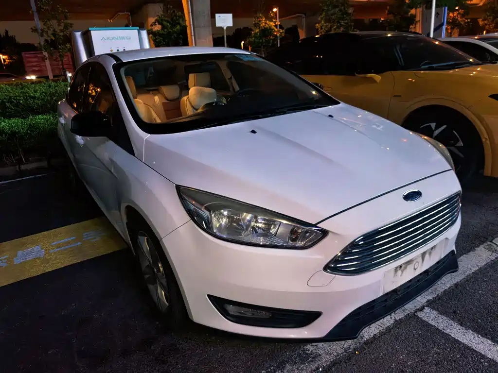 Focus Sedan 1.6 L Auto Comfort Smart Travel