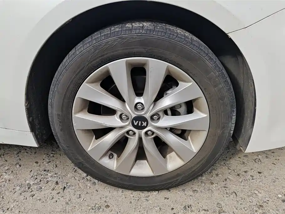Kia K5 1.6 T Auto LUX