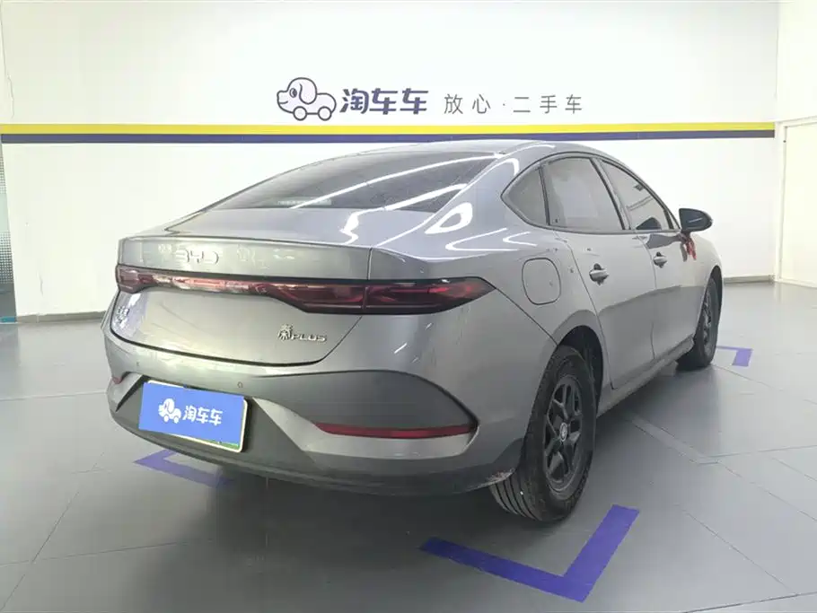 Qin PLUS DM-i Smart Drive 55 KM Leading