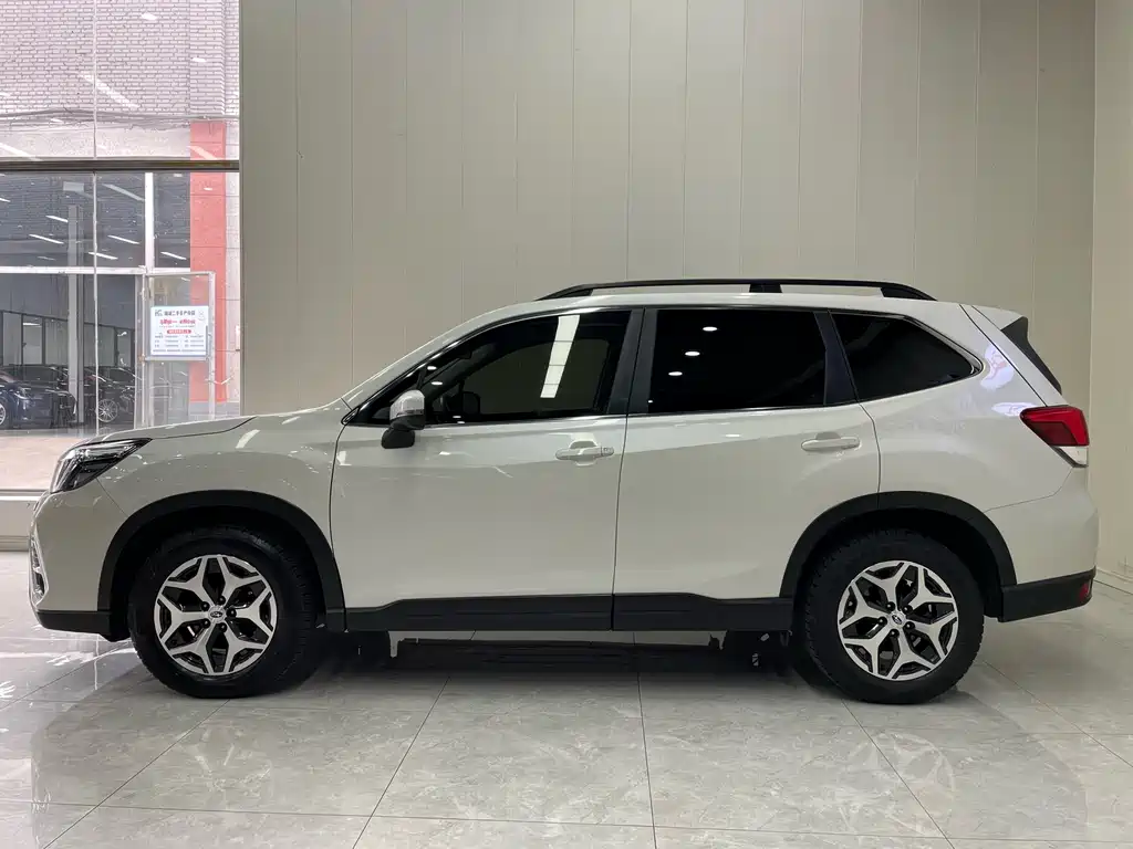 Forester 2.0 i Luxury EyeSight