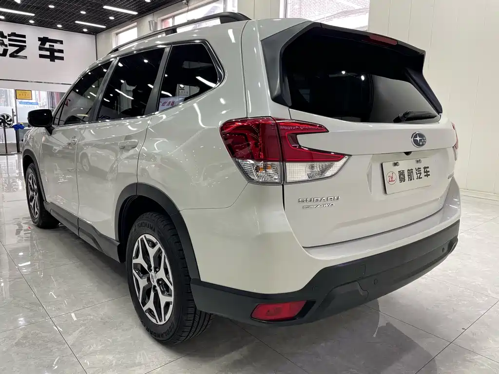 Forester 2.0 i Luxury EyeSight